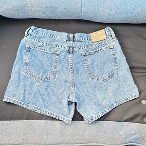 Calvin Klein vintage 90’s Jean shorts in excellent condition. Size 9 women’s.